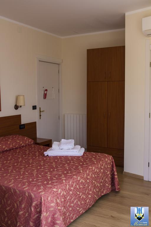 Hotel Mimosa Spotorno Kültér fotó